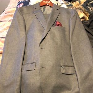Men’s Gray suit